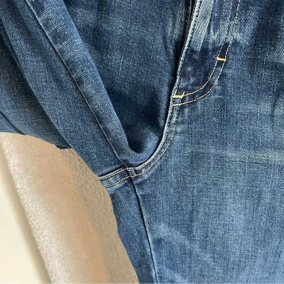 AMO Willa Slim Flare Jeans in Grateful - Picture 7 of 11